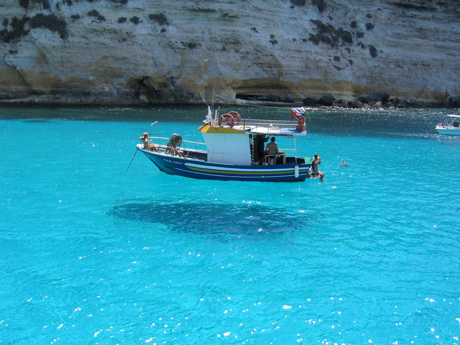The Floating Boat An Optical Illusion