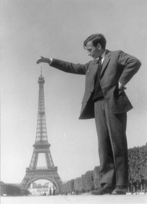 Eiffel Tower Relative Size Illusion