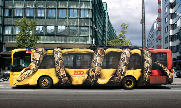 Anaconda Bus Optical Illusion